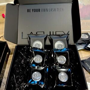 Lashify Amplify bundle in black. Set of 6 includes 4 A14 lashes and 2 A10s